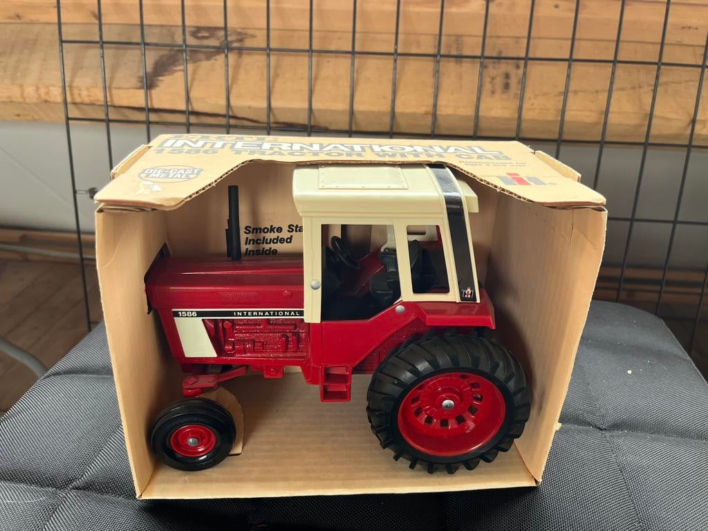 Ertl International 1586 nieuw 1:16, Ophalen of Verzenden, Nieuw, Tractor of Landbouw