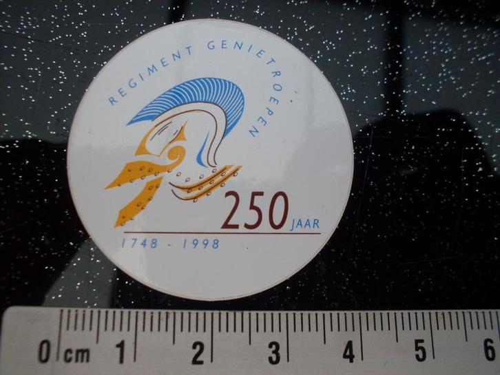 sticker regiment genietroepen 250 jaar 1998 klein logo, Verzamelen, Stickers, Zo goed als nieuw, Bedrijf of Vereniging, Verzenden