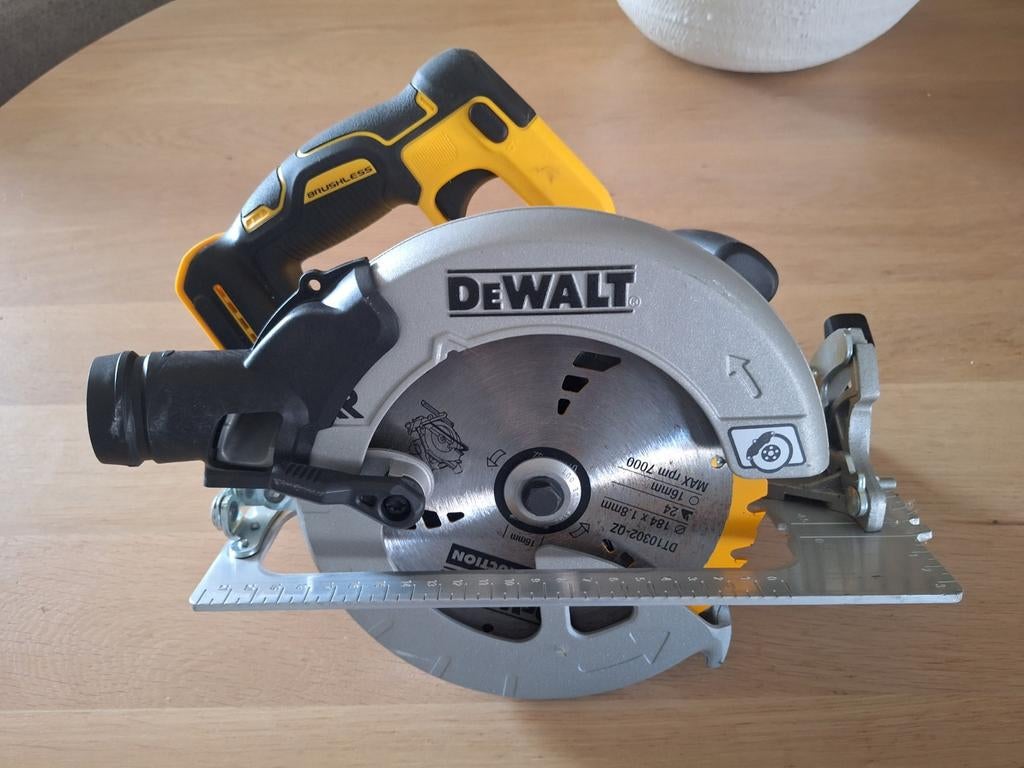 DeWalt Cirkelzaag 18V XR Li-Ion - Krachtig en Draadloos, Ophalen, Cirkelzaag, DeWalt, 70 mm of meer