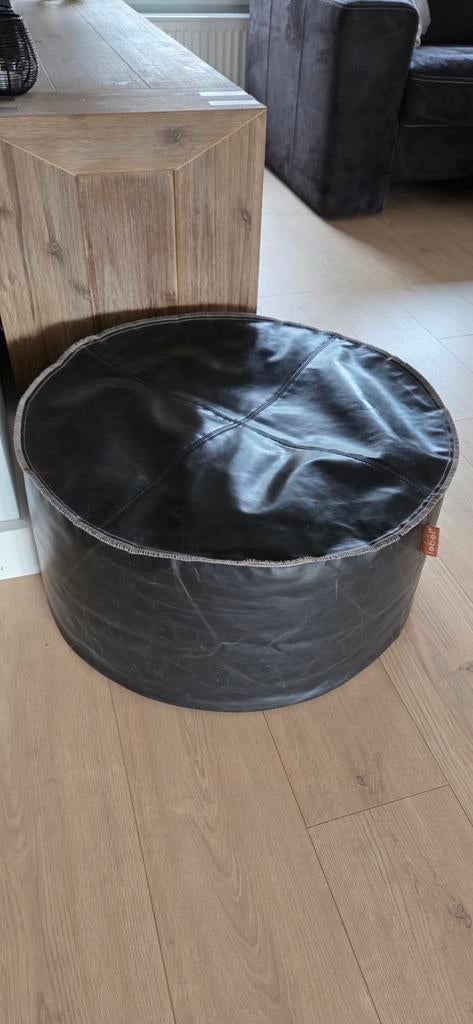 Trendy Lederlook Poef in Goede Staat, Huis en Inrichting, Ophalen, Gebruikt, Rond, Minder dan 50 cm