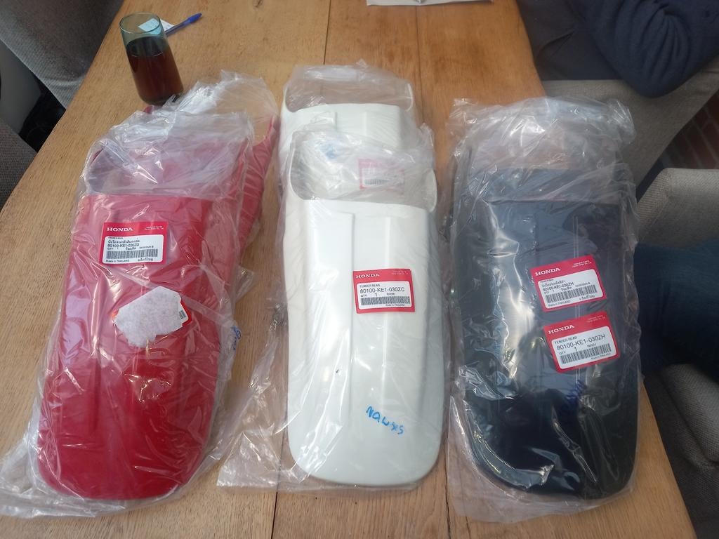 Achterspatbord Honda MTX R2 125 200 NOS Origineel, Ophalen of Verzenden, Nieuw