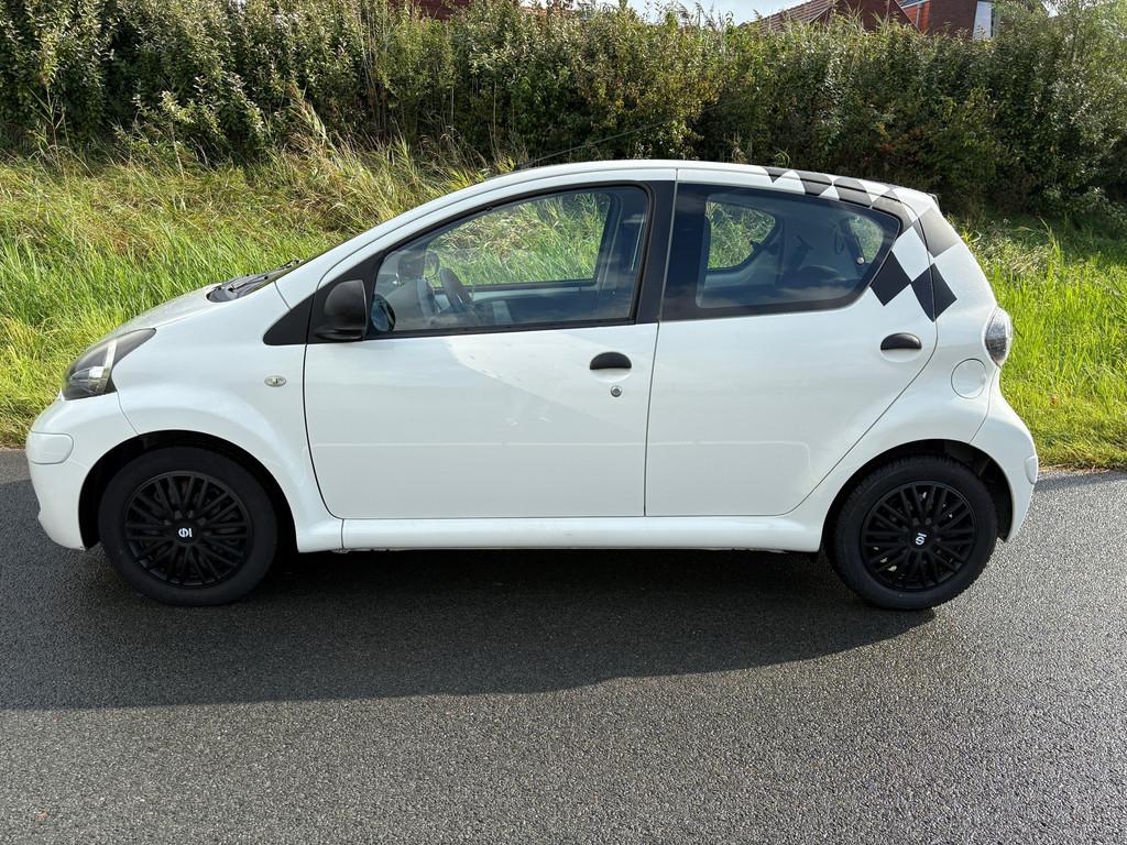 Toyota Aygo Toyota Aygo 1.0-12V Now | 2011 | 174.000KM NAP |, Euro 5, Stof, Gebruikt, Zwart