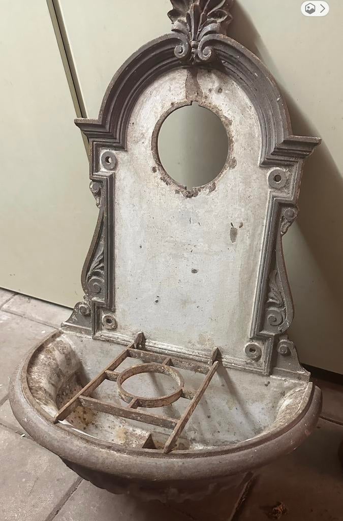 Antiek gietijzeren fonteintje, Ophalen