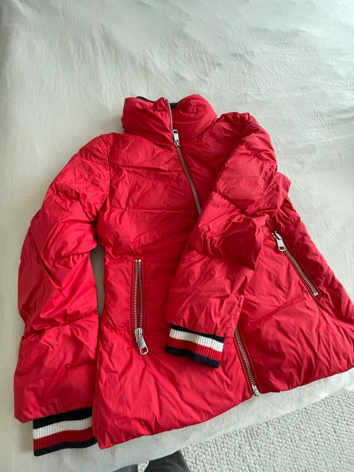 Rode Tommy Hilfiger winterjas, Kleding | Dames, Jassen | Winter, Gedragen, Maat 38/40 (M), Rood, Ophalen of Verzenden