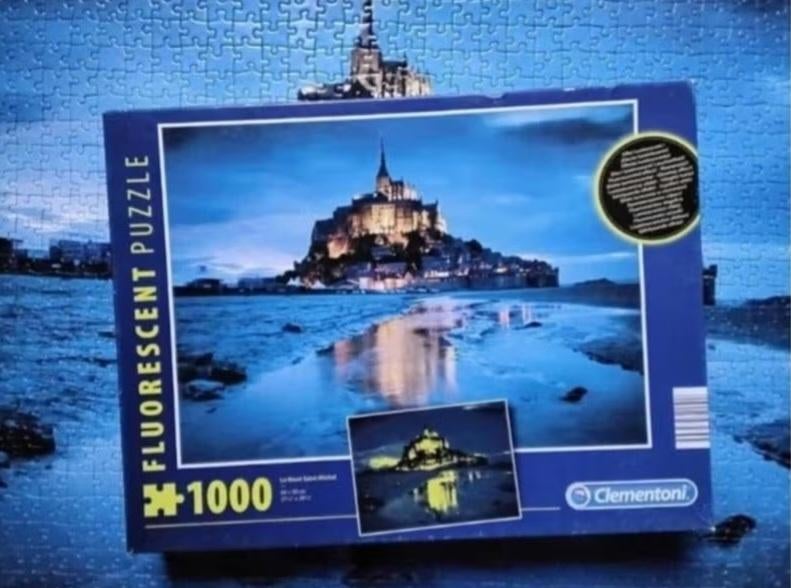 Clementoni fluorescent puzzel 'Le Mont Saint-Michel', Ophalen, 500 t/m 1500 stukjes, Zo goed als nieuw, Legpuzzel
