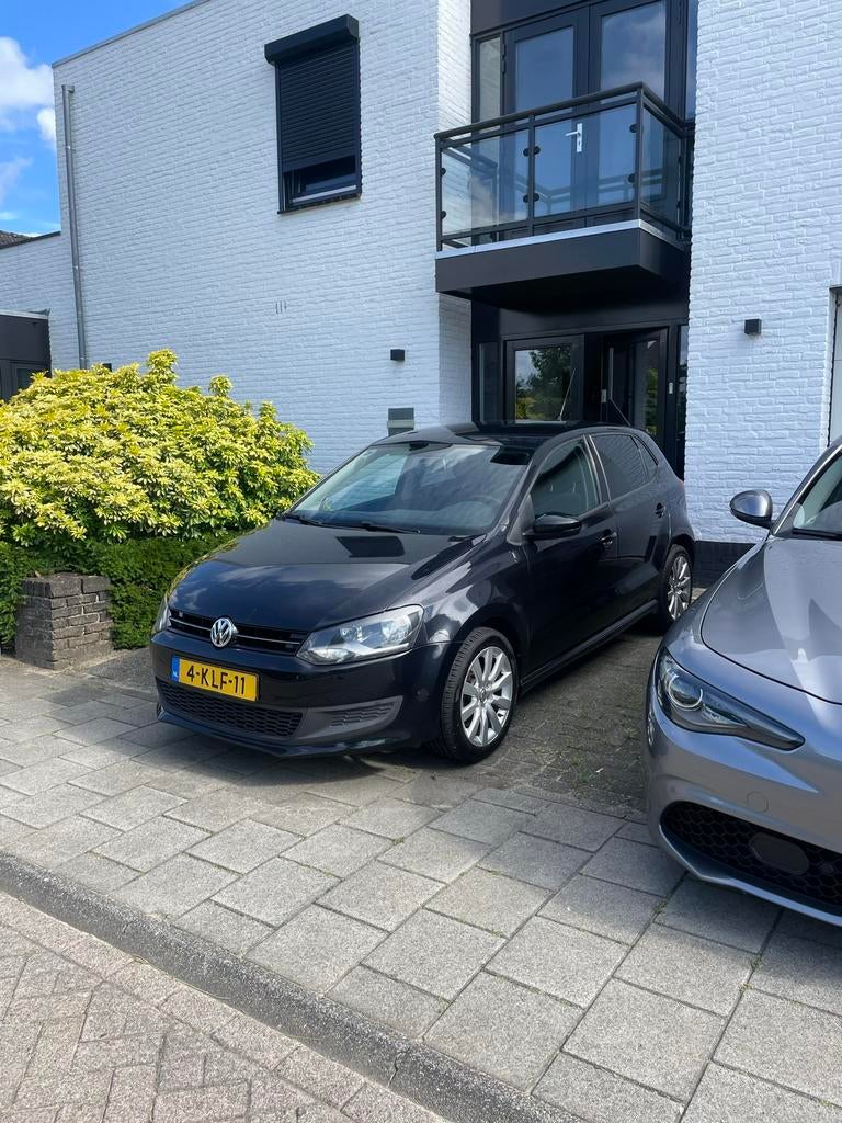 Volkswagen Polo 1.2 TSI 66KW, Auto's, Volkswagen, Voorwielaandrijving, 40 €/maand, 4 cilinders, Zwart