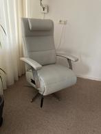 Beige leren sta-op fauteuil met alle opties z.g.a.n!, Ophalen, Beige leren fauteuil, Zo goed als nieuw, 50 tot 75 cm