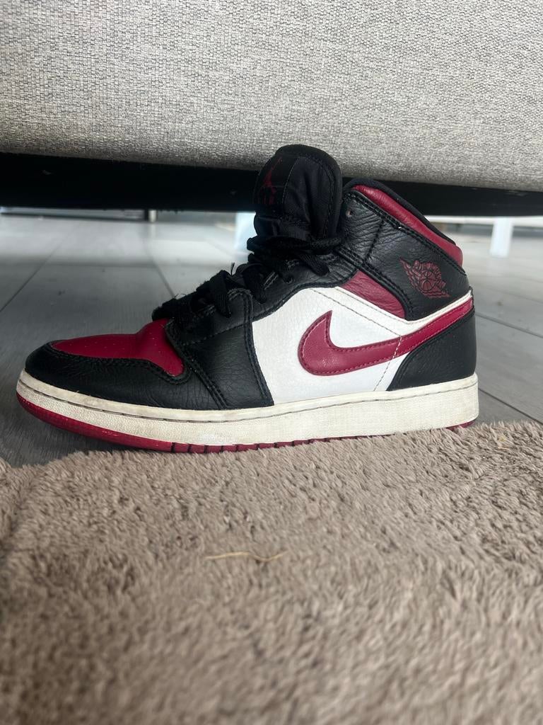 Nike Air Jordan 1 Mid Bred Toe - Maat 39, Ophalen of Verzenden, Gedragen, Zwart, Sneakers of Gympen