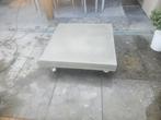Betonnen vierkante tuintafel op wielen, Tuin en Terras, Tuintafels, Ophalen of Verzenden, Gebruikt, Vierkant