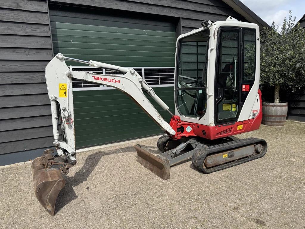 Takeuchi TB216 minigraver / graafmachine / minikraan, Graafmachine