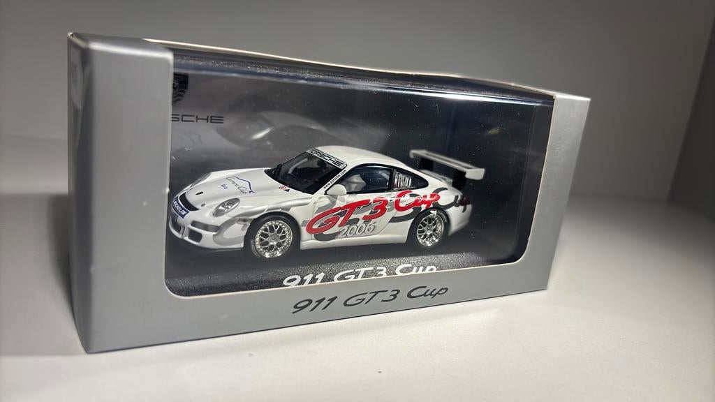 Porsche GT3 911 cup minichamps 1.43