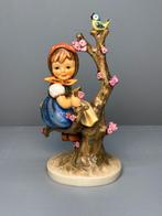 Goebel Beeldje – Meisje in Boom met Vogel – ca. 16 cm, Verzamelen, Beelden en Beeldjes, Ophalen, Gebruikt