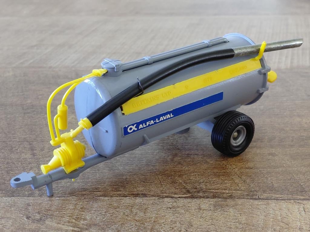 Britains 9560 Alfa Laval vacuümtank farmer modelauto, Ophalen of Verzenden, Gebruikt, Tractor of Landbouw, Britains