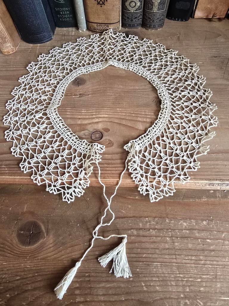 Antieke Gehaakte Kraag - Handgemaakt Vintage Accessoire, Antiek en Kunst, Antiek | Kleding en Accessoires, Dames, Ophalen of Verzenden