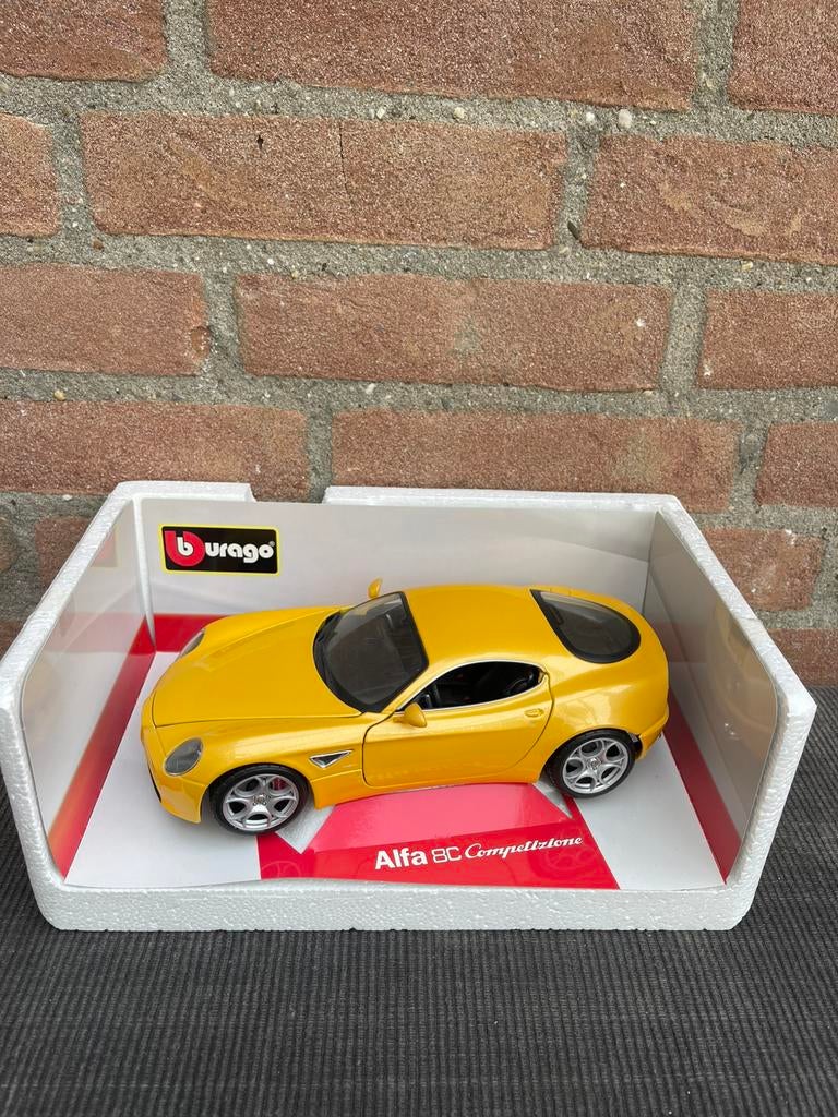 1:18 Alfa Romeo 8C Competizione giallo metallica …. 40,-, Hobby en Vrije tijd, Modelauto's | 1:18, Ophalen of Verzenden, Zo goed als nieuw