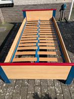 kinderbed met nachtkastje en bureau, Ophalen, 85 tot 100 cm, Gebruikt, Lattenbodem