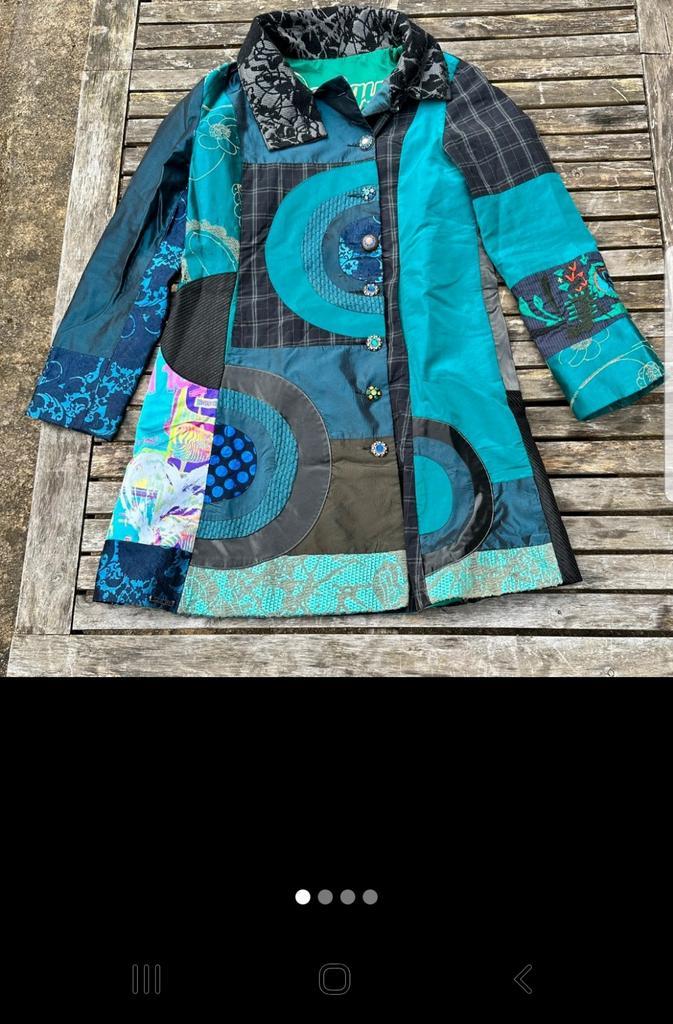 Desigual Handmade Patchwork Jas 44, Kleding | Dames, Jassen | Zomer, Zo goed als nieuw, Maat 42/44 (L), Blauw, Ophalen of Verzenden