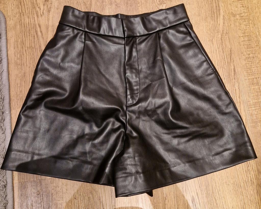 Zara korte broek maat s, Kleding | Dames, Broeken en Pantalons, Kort, Ophalen of Verzenden, Zo goed als nieuw, Maat 36 (S)