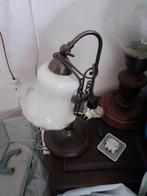 Vintage Tafellampen met Melkglazen Kap, Gebruikt, 50 tot 75 cm, Vintage, Klassiek, Ophalen of Verzenden
