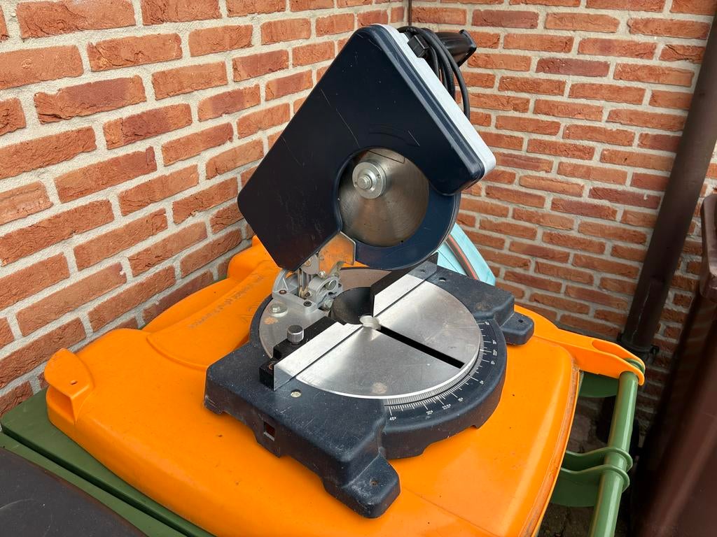 Ferm verstek afkortzaag 205mm 800W, Gebruikt, 70 mm of meer, 600 tot 1200 watt, Ophalen of Verzenden