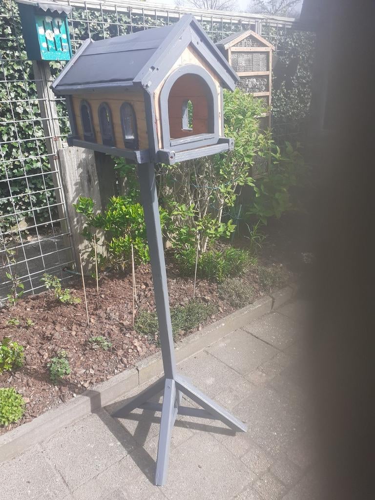 Vogelvoederhuis op paal - Handgemaakt van gebruikt hout, Ophalen