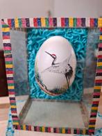 Decoratief beschilderd ei met kraanvogel in doosje v. glas, Ophalen of Verzenden, Gebruikt