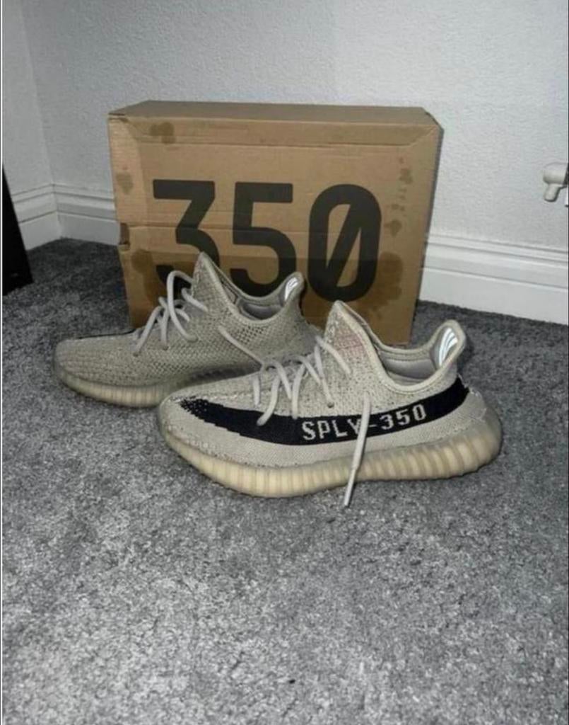 Yeezy boost V2, Kleding | Heren, Schoenen, Overige kleuren, Ophalen of Verzenden, Sneakers of Gympen, Zo goed als nieuw
