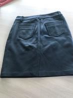 Leren rokjes, Maat 38/40 (M), Zwart, Ophalen of Verzenden, Gedragen