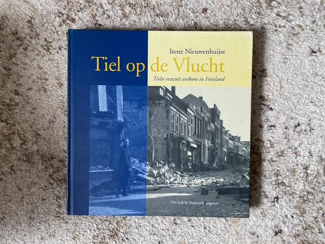 Tiel op de vlucht oorlogsverhalen  Irene Nieuwenhuijse, Ophalen of Verzenden, Nieuw, Irene Nieuwenhuijse