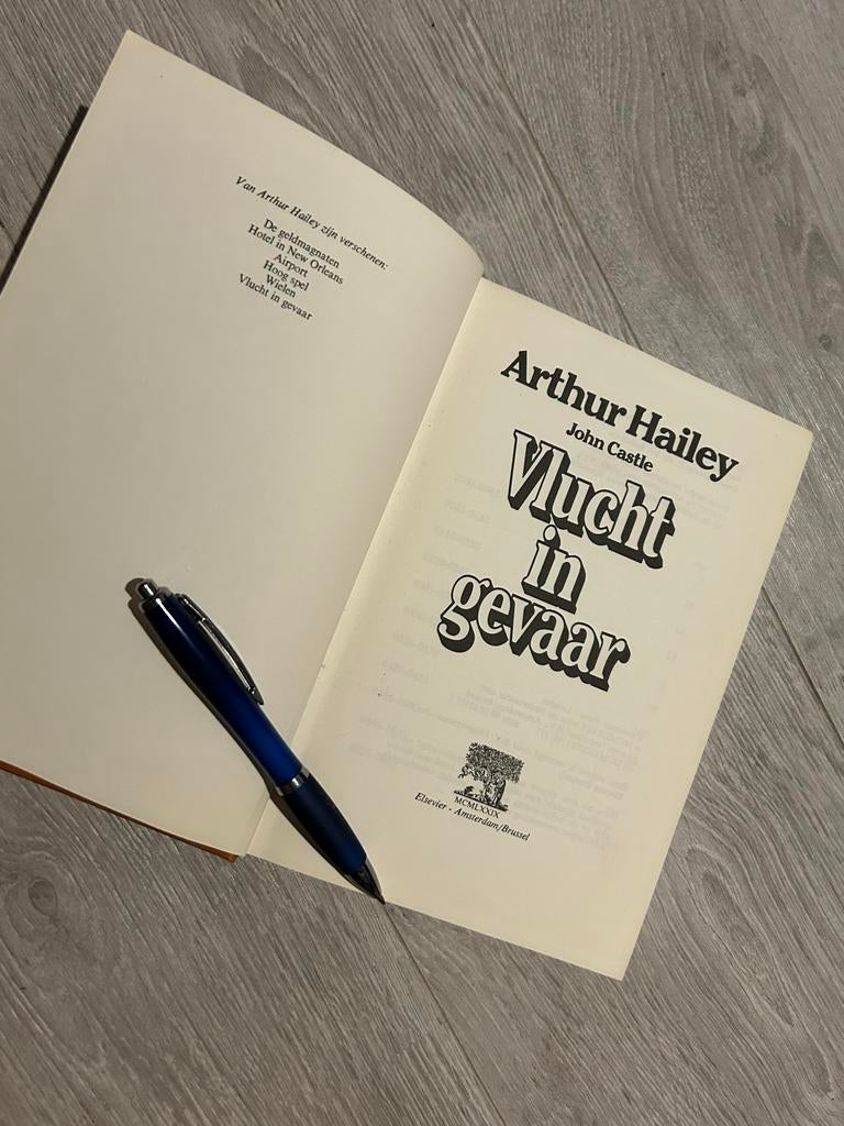 Vlucht in gevaar - Arthur Hailey, Ophalen, Zo goed als nieuw, Nederland