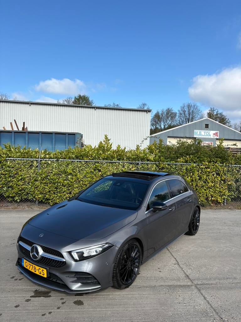 Mercedes-Benz A-Klasse A 180 136pk 7G-DCT 2018 Grijs, Auto's, Mercedes-Benz, 136 pk, 4 cilinders, Alcantara, Panoramadak