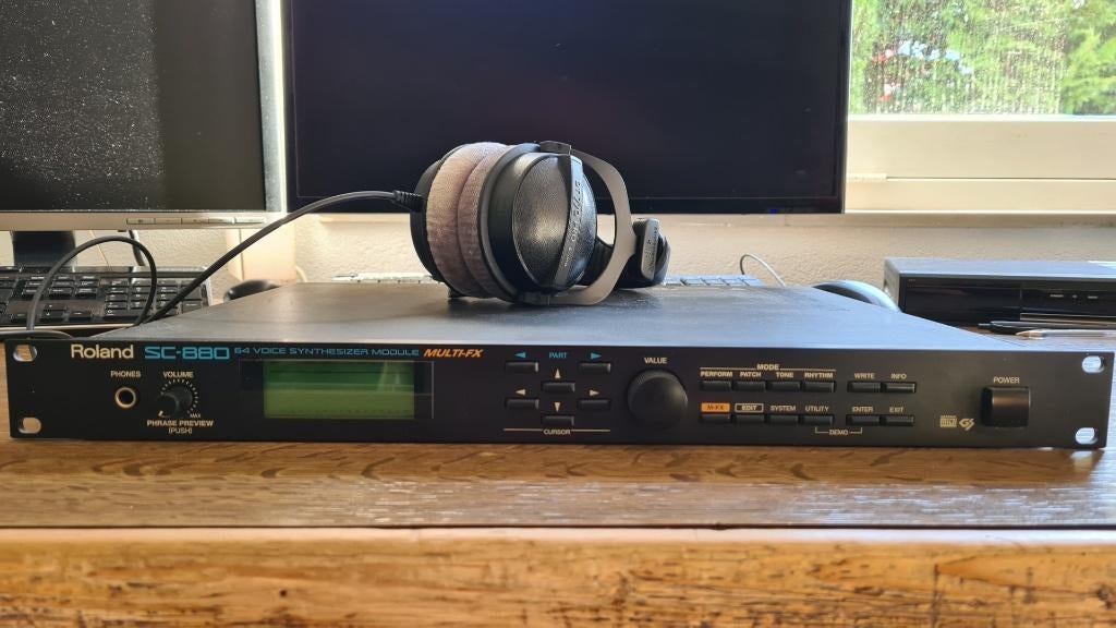 Roland MIDI Synthesizer SC880, Muziek en Instrumenten, Synthesizers, Gebruikt, Overige aantallen, Roland, Met midi-aansluiting