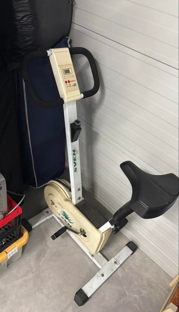 Hometrainer - Gratis werkt nog, Sport en Fitness, Ophalen, Gebruikt, Metaal, Benen