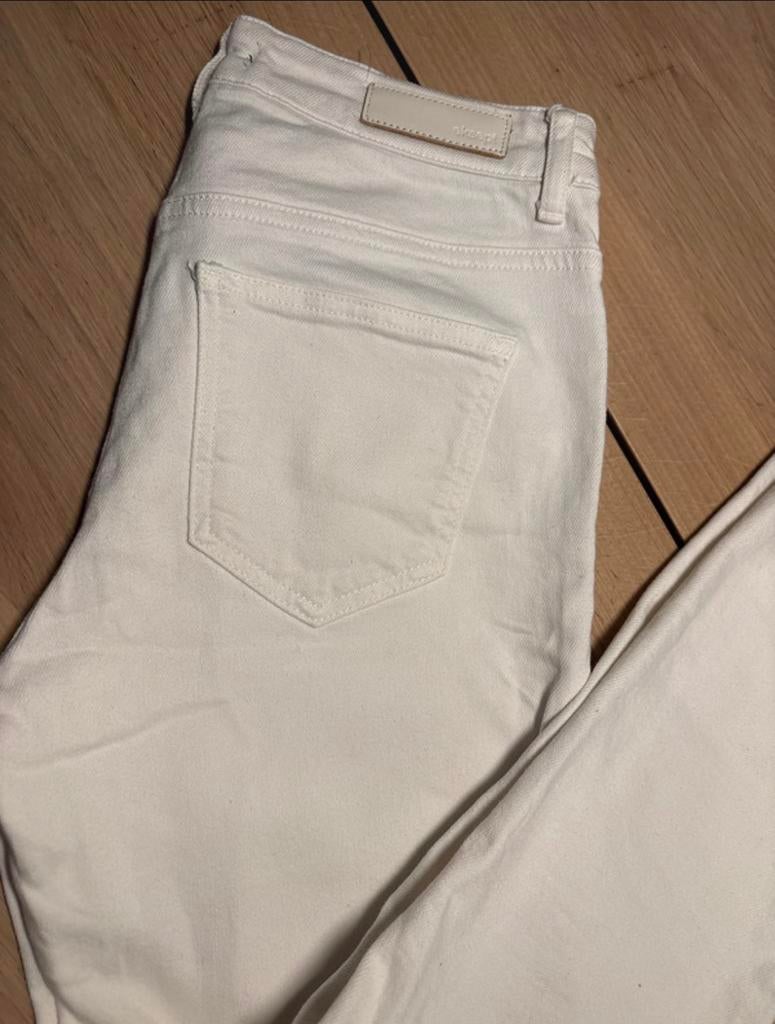 Nieuwe, witte spijkerbroek EKSEPT maat M, Kleding | Dames, Broeken en Pantalons, Maat 38/40 (M), Wit, Ophalen of Verzenden, Zo goed als nieuw
