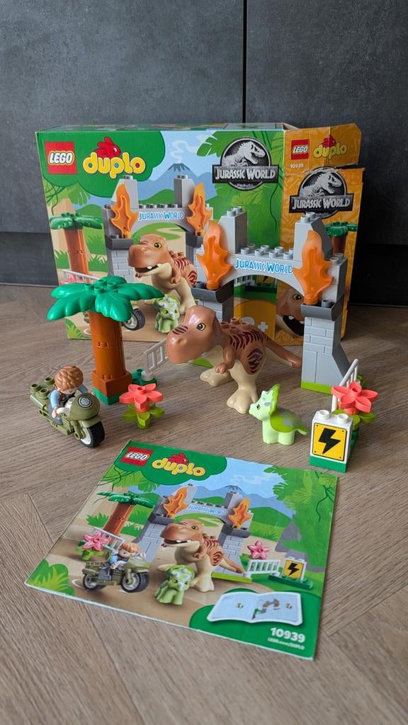 LEGO Duplo 10939 T-Rex en Triceratops Ontsnapping, Kinderen en Baby's, Speelgoed | Duplo en Lego, Ophalen, Jurassic World, Zo goed als nieuw