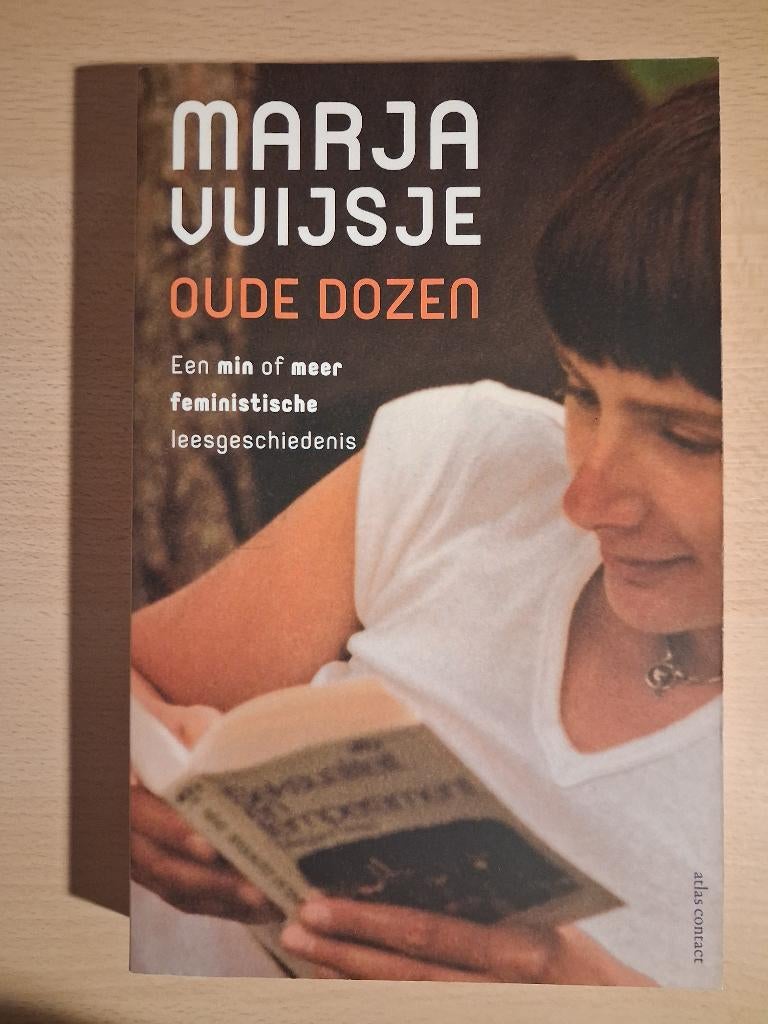 Marja Vuijsje – Oude dozen. Een min of meer feministische, Ophalen of Verzenden, Gelezen