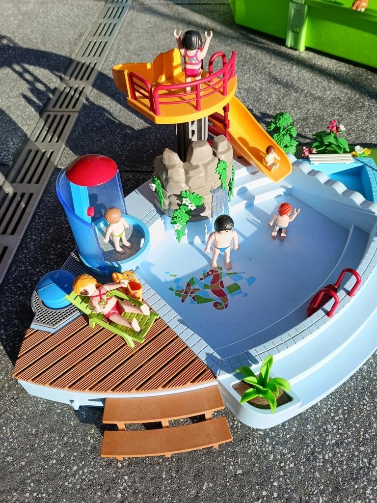Playmobil Zwembad met glijbaan en figuren, Ophalen of Verzenden, Zo goed als nieuw, Jongen of Meisje