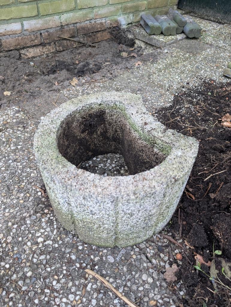 Gratis af te halen: 5 bloembakken (beton stapelblokken), Ophalen, Tuin, Minder dan 30 cm