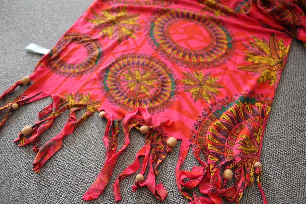 Vrolijk sjaaltje van Desigual., Maat 38/40 (M), Ophalen of Verzenden, Zo goed als nieuw, Desigual