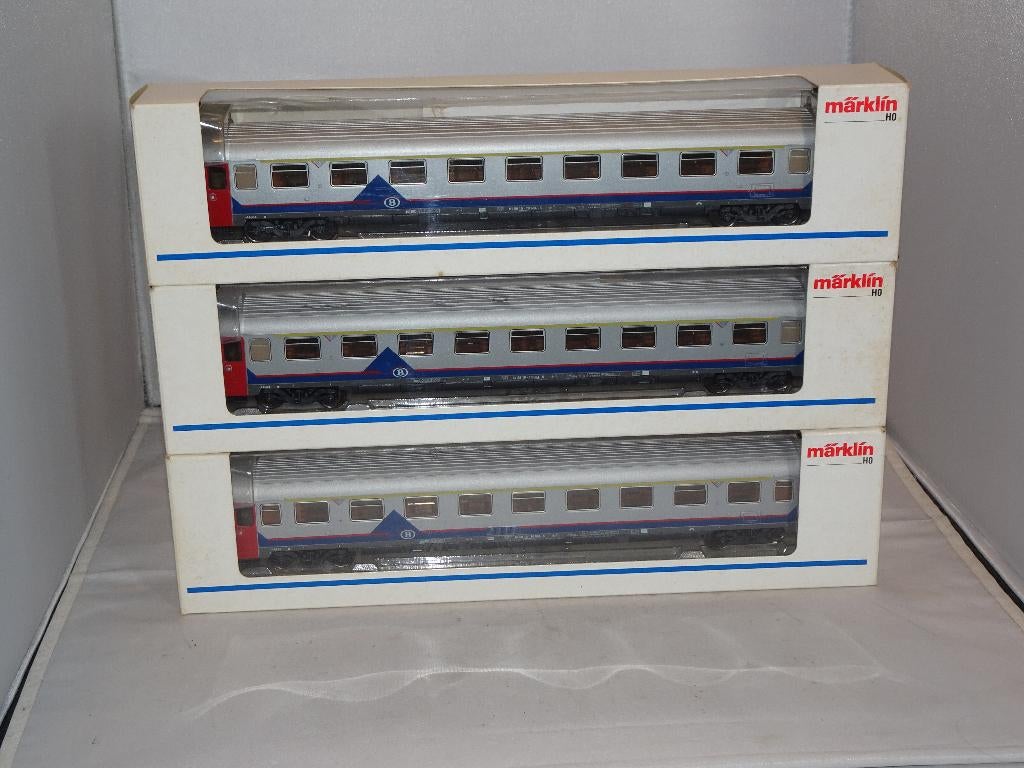 3 x Marklin passagierswagon 4351 SNCB nieuw in OVP (#914), Hobby en Vrije tijd, Modeltreinen | H0, Wisselstroom, Ophalen of Verzenden