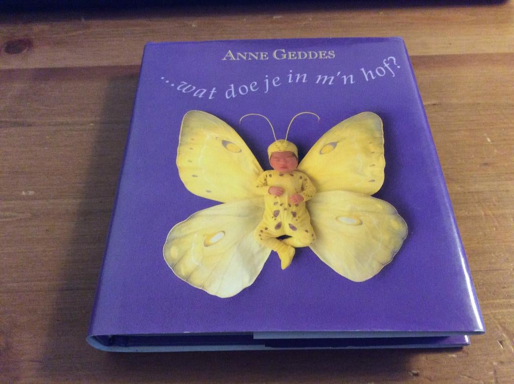 Anne Geddes - Wat doe je in m'n hof? fotoboek, Ophalen of Verzenden, Zo goed als nieuw, Fotografen, Anne Geddes