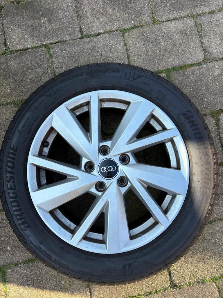 Originele Audi Bridgestone banden + velgen 17 inch, Auto-onderdelen, 215 mm, Banden en Velgen, 17 inch, Ophalen of Verzenden
