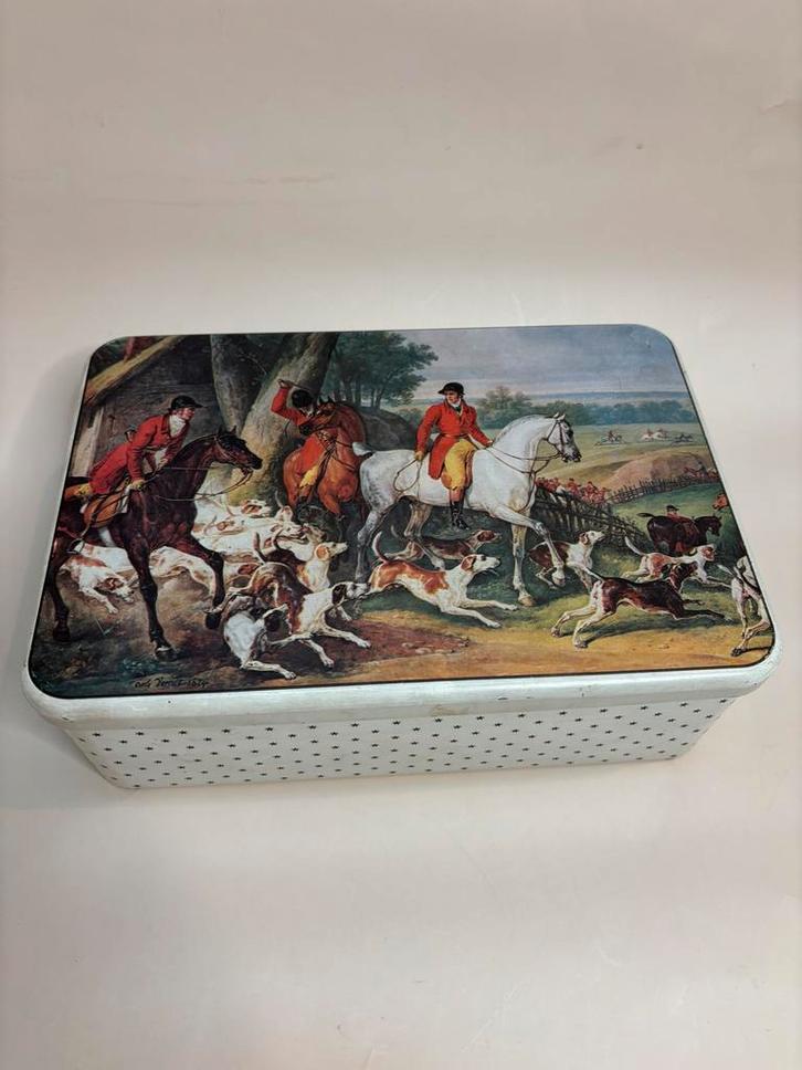 Vintage blik Massilly France met jachtscene, Verzamelen, Blikken, Gebruikt, Overige, Overige merken, Ophalen of Verzenden