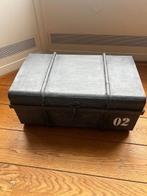 Metallic Grey chest / trunk, Ophalen, Zo goed als nieuw