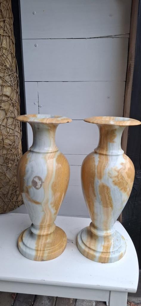 2 vazen  van Onyx/marmer samen €95,00, Ophalen of Verzenden