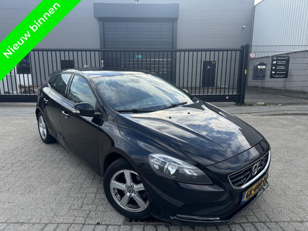 Volvo V40 2.0 D2 120PK PANO NAVI SENSOR 2015 (bj 2015), Auto's, Gebruikt, Euro 6, 4 cilinders, 1969 cc