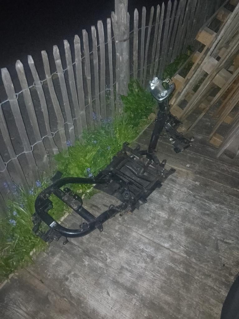 Zeer nette frame retroscooter zonder wok gele plaat, Fietsen en Brommers, Ophalen, Zo goed als nieuw