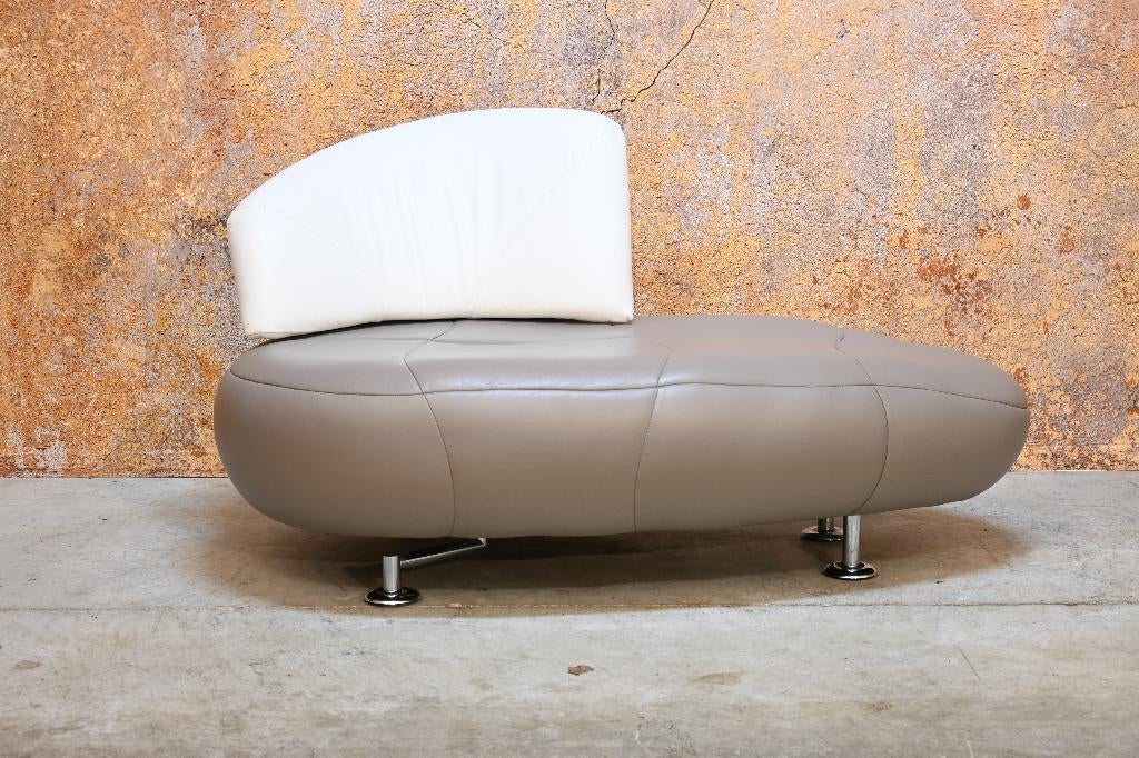 ZGANieuw! leren Leolux Kikko design chaise longue taupekleur, Leolux, Ophalen of Verzenden, Zo goed als nieuw, Minder dan 150 cm