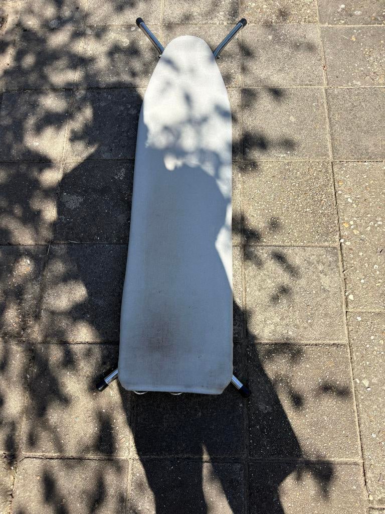 Gebruikte strijkplank - Functioneel en compact, Witgoed en Apparatuur, Strijkijzers en Strijkplanken, Gebruikt, Ophalen of Verzenden