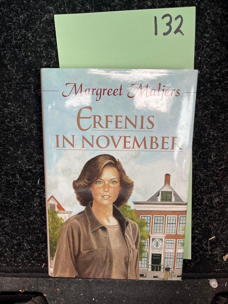 Erfenis in November - Margreet Maljers Roman, Ophalen of Verzenden, Zo goed als nieuw, Nederland